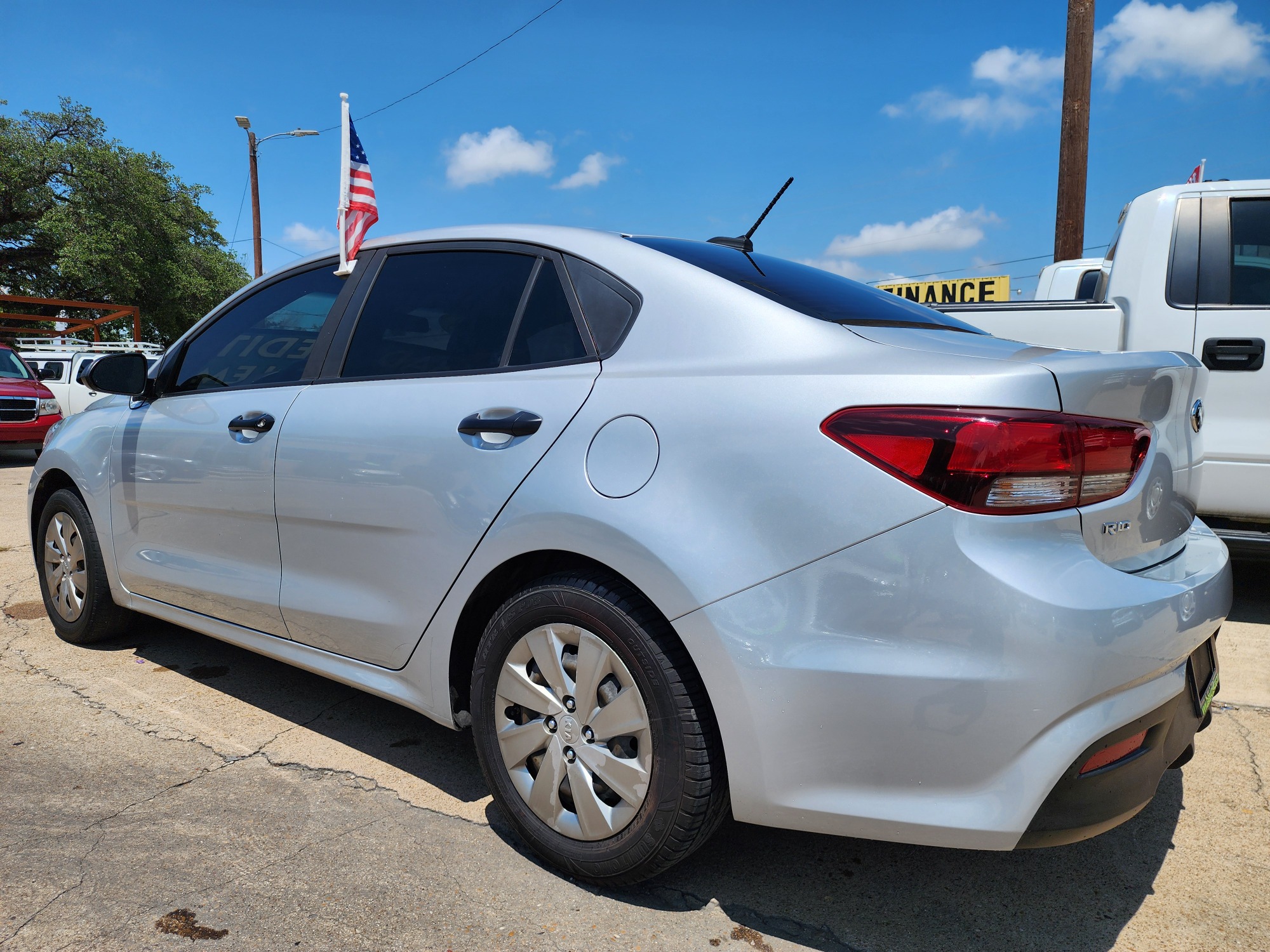 2018 SILVER Kia Rio LX (3KPA24ABXJE) with an 1.6L L4 DOHC 16V engine, 6A transmission, located at 2660 S.Garland Avenue, Garland, TX, 75041, (469) 298-3118, 32.885551, -96.655602 - Welcome to DallasAutos4Less, one of the Premier BUY HERE PAY HERE Dealers in the North Dallas Area. We specialize in financing to people with NO CREDIT or BAD CREDIT. We need proof of income, proof of residence, and a ID. Come buy your new car from us today!! This is a Very clean 2018 KIA RIO LX - Photo #5